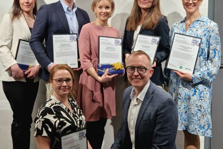 Kuvassa vuonna 2025 palkittuja henkilöitä hukkajahdissa