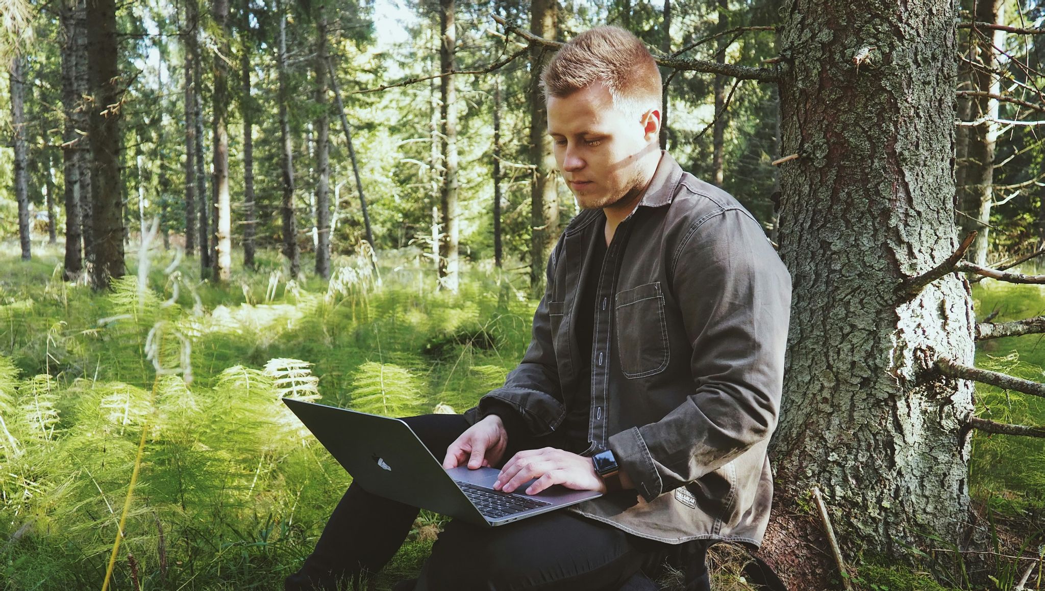 Mies metsässä